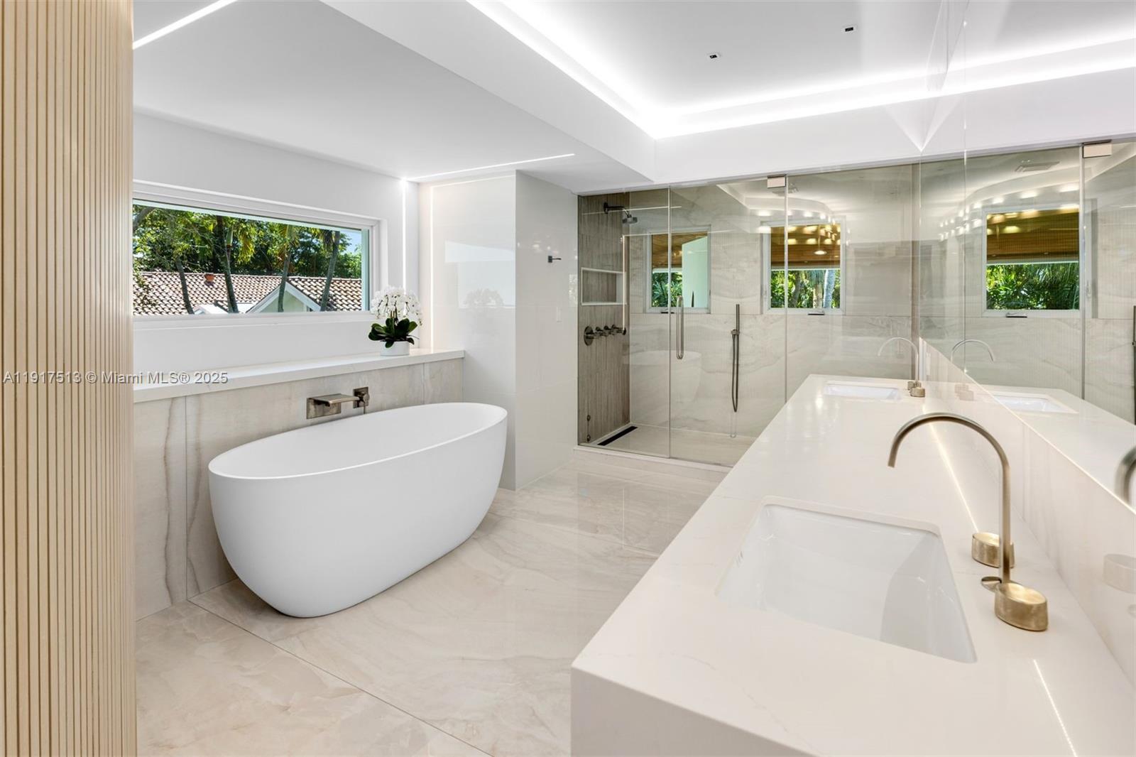 7150 W Lago Dr Coral Gables, FL 33143