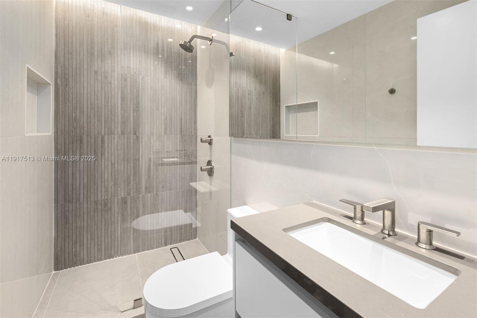 7150 W Lago Dr Coral Gables, FL 33143