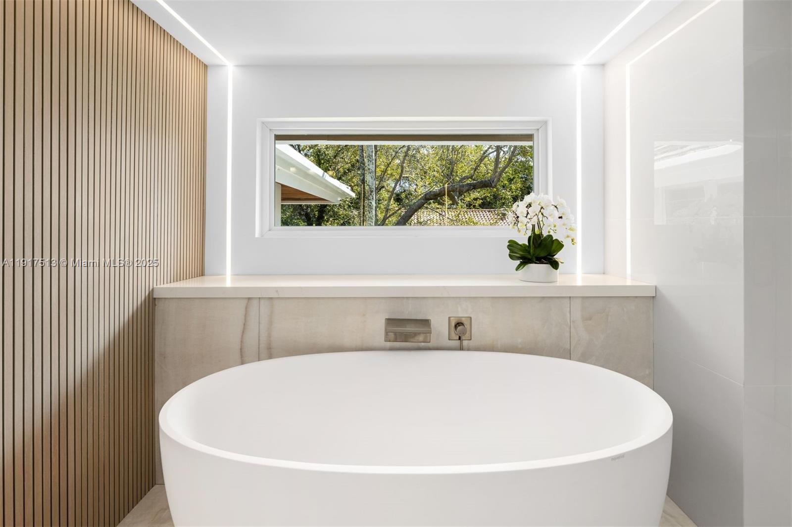 7150 W Lago Dr Coral Gables, FL 33143