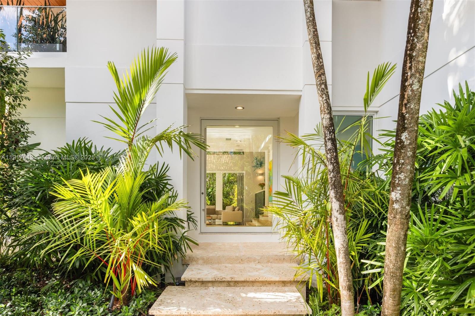 7150 W Lago Dr Coral Gables, FL 33143