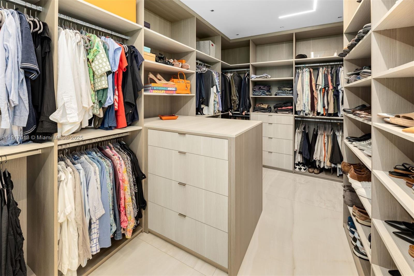 7150 W Lago Dr Coral Gables, FL 33143