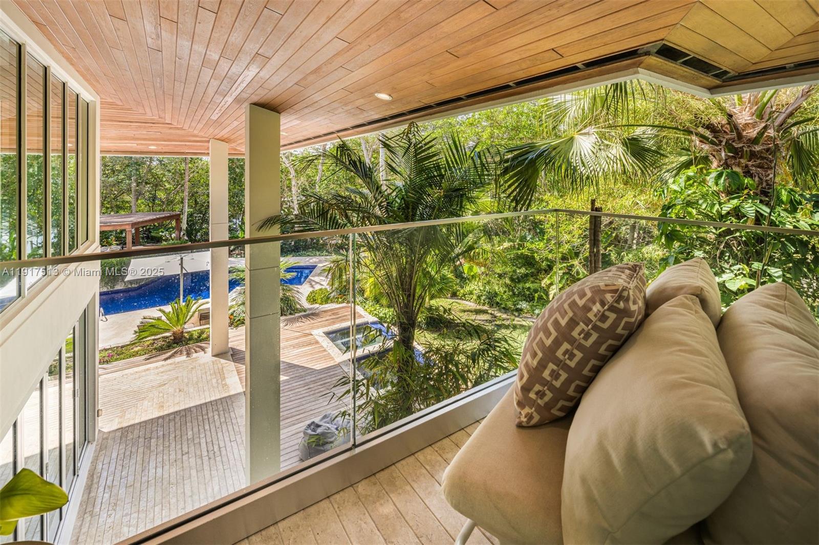 7150 W Lago Dr Coral Gables, FL 33143