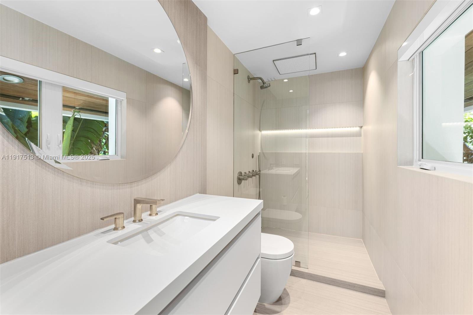 7150 W Lago Dr Coral Gables, FL 33143