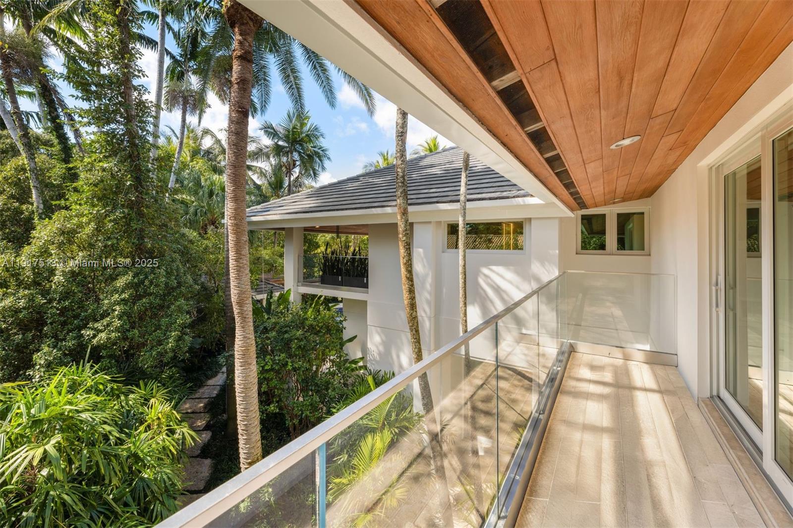 7150 W Lago Dr Coral Gables, FL 33143