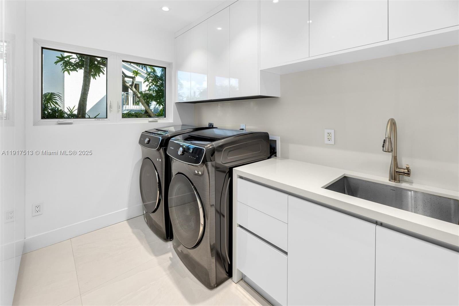 7150 W Lago Dr Coral Gables, FL 33143