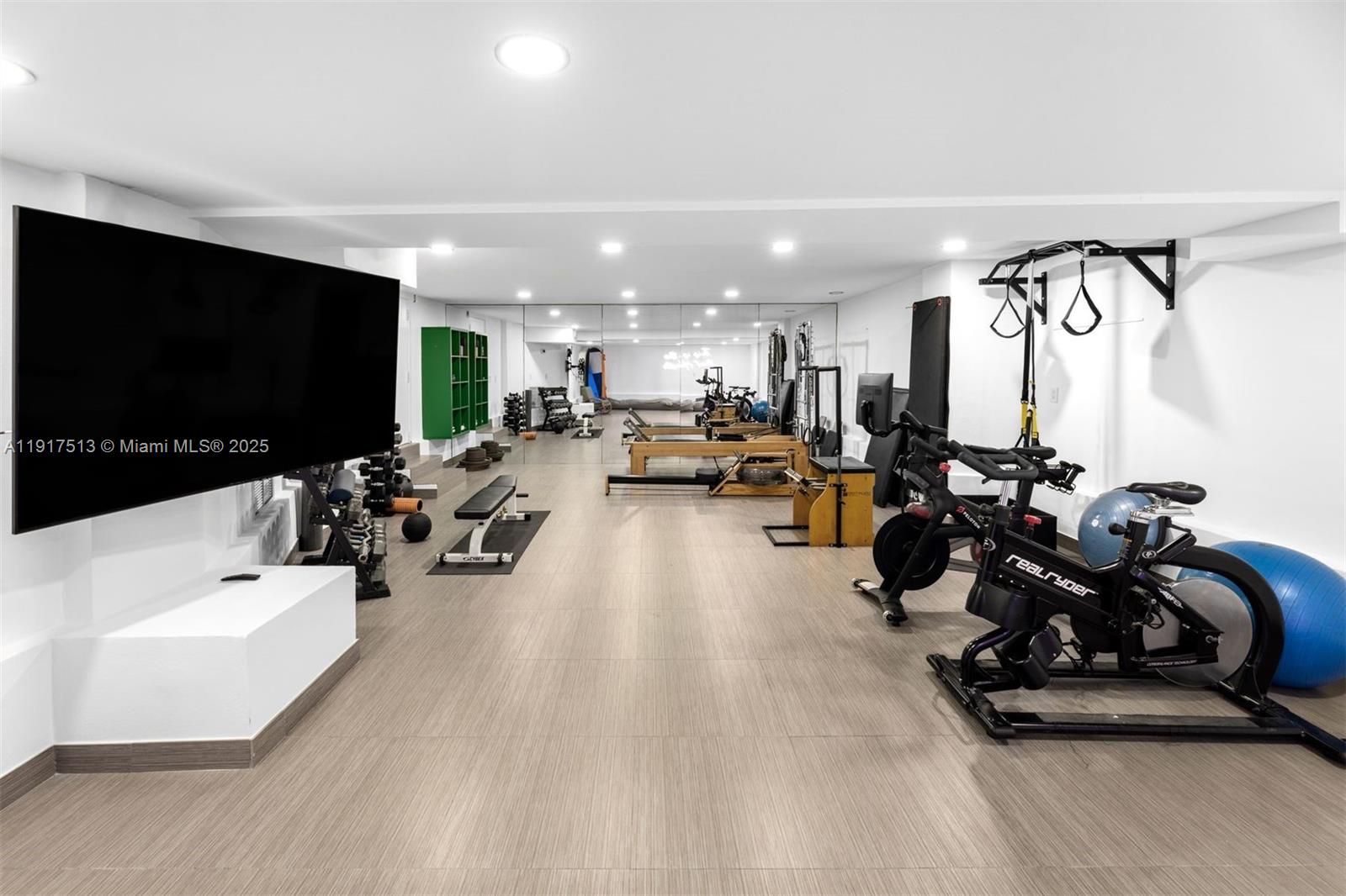 7150 W Lago Dr Coral Gables, FL 33143