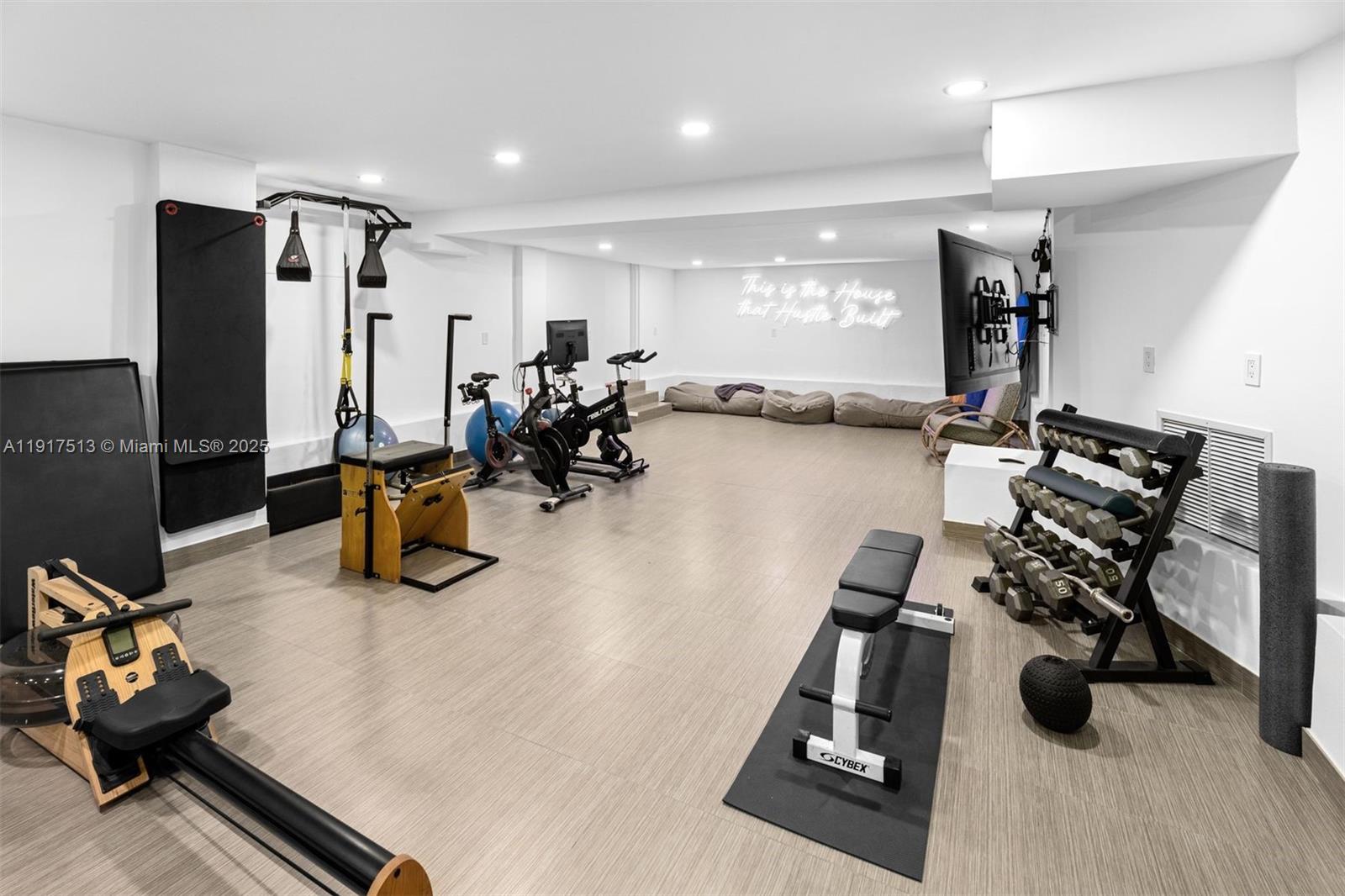 7150 W Lago Dr Coral Gables, FL 33143