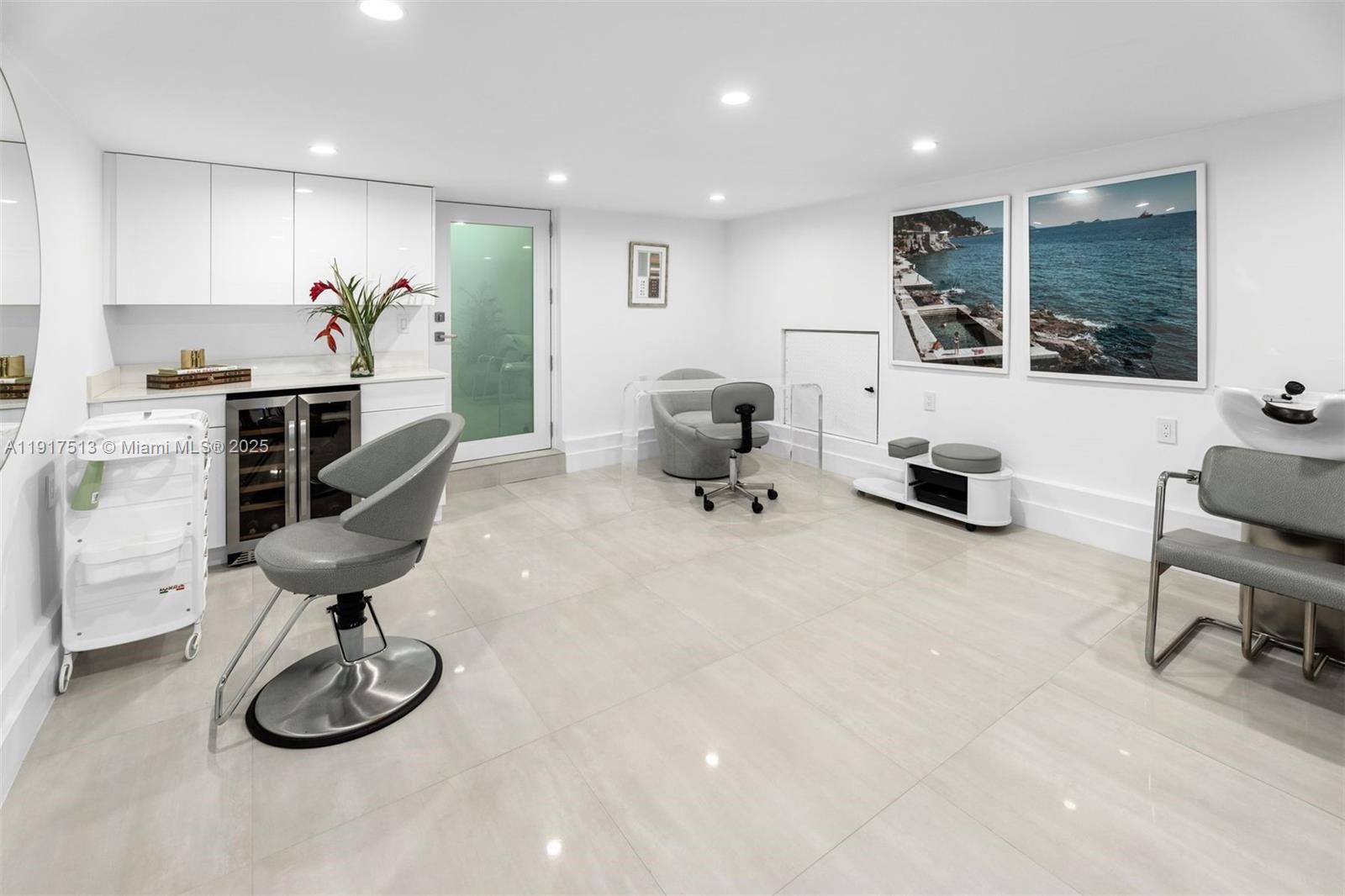 7150 W Lago Dr Coral Gables, FL 33143