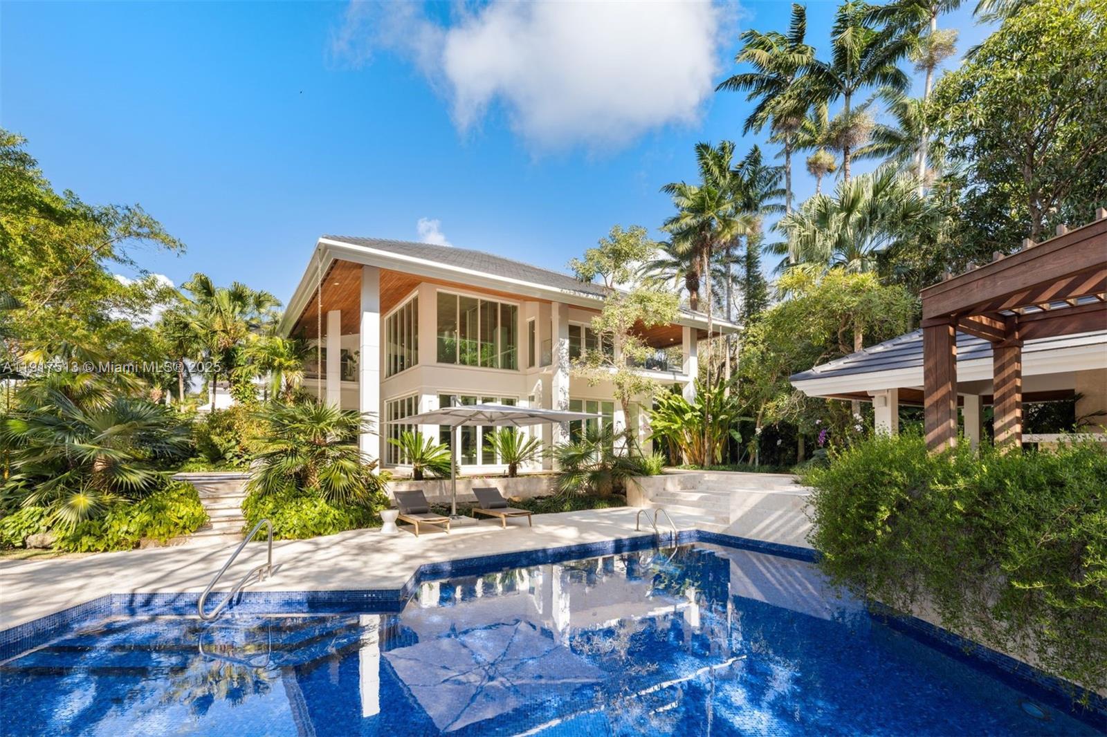 7150 W Lago Dr Coral Gables, FL 33143