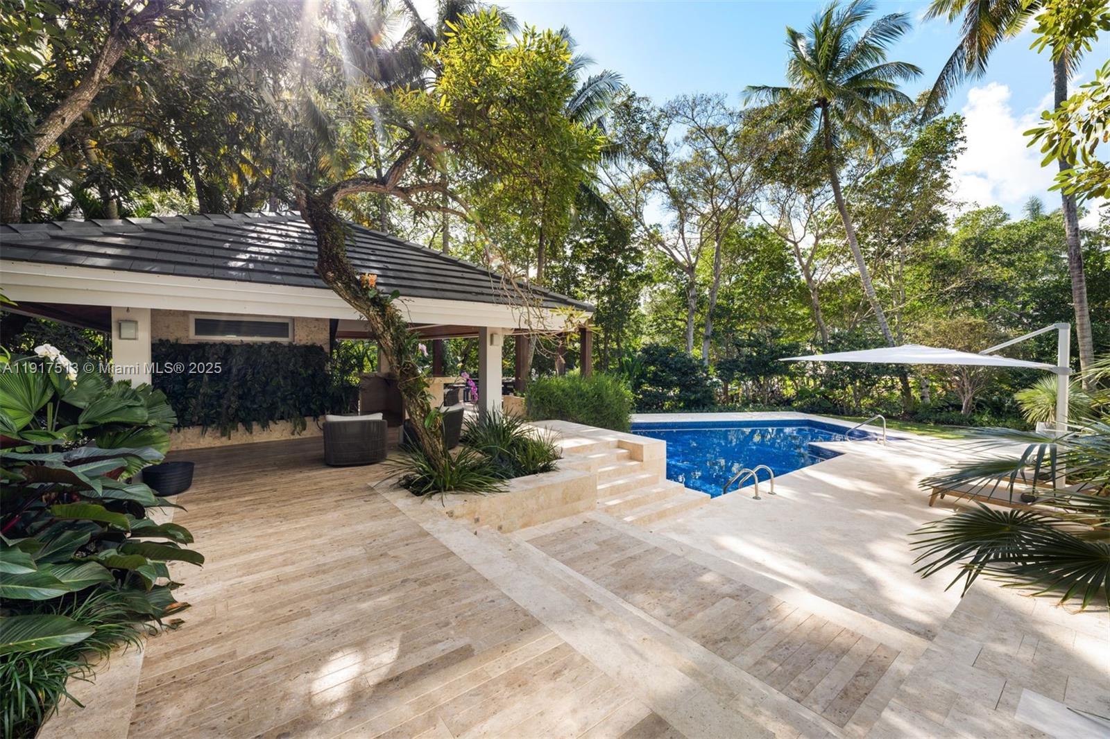 7150 W Lago Dr Coral Gables, FL 33143