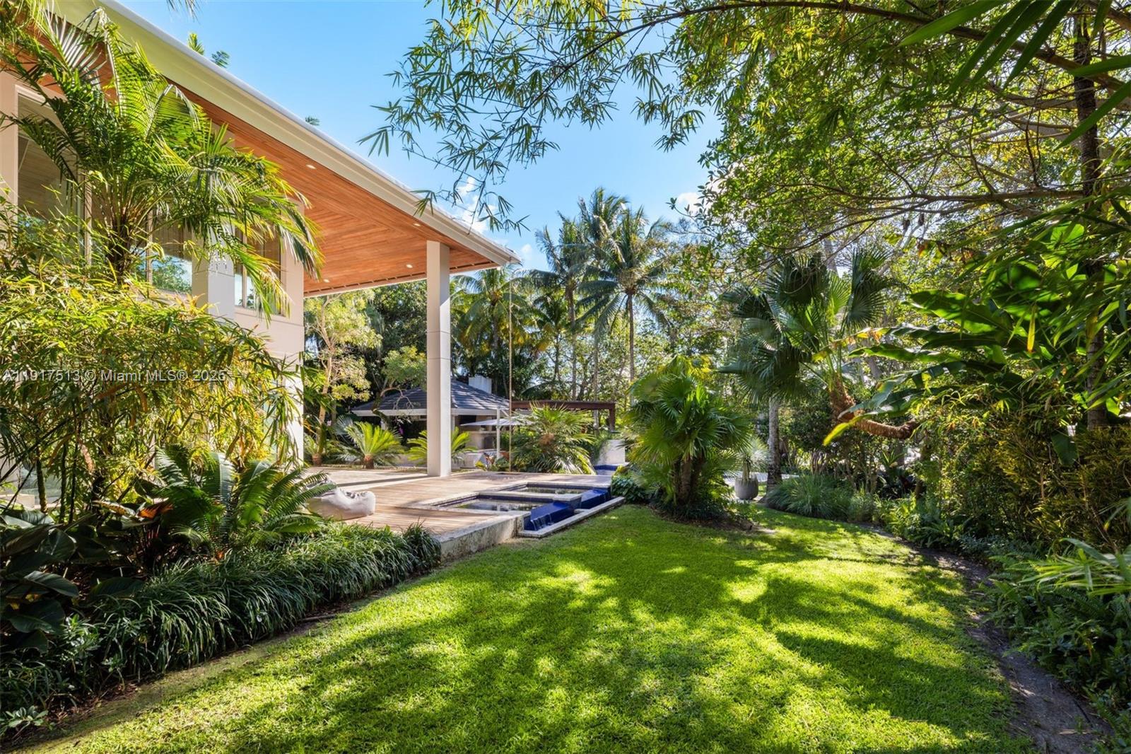 7150 W Lago Dr Coral Gables, FL 33143