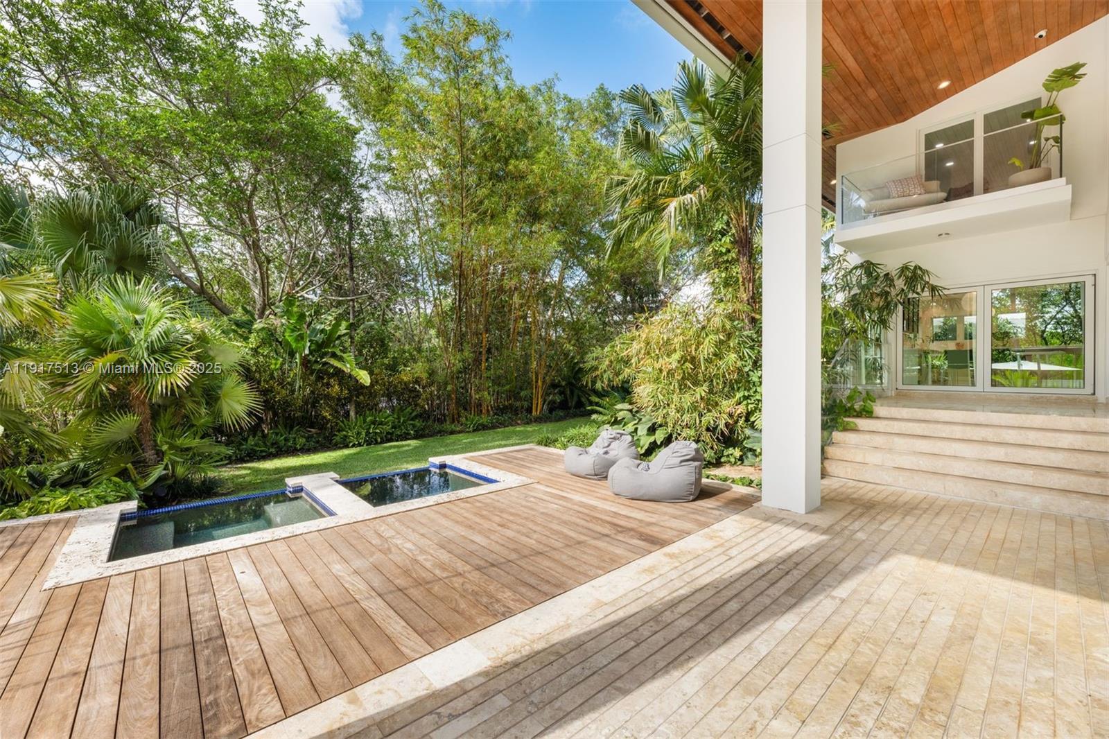 7150 W Lago Dr Coral Gables, FL 33143