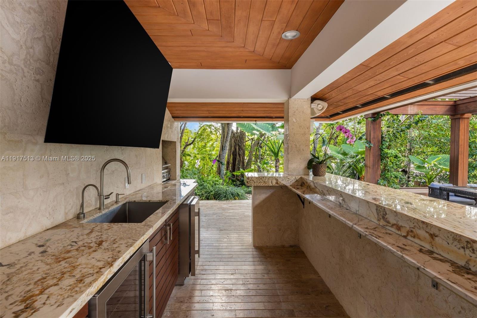 7150 W Lago Dr Coral Gables, FL 33143