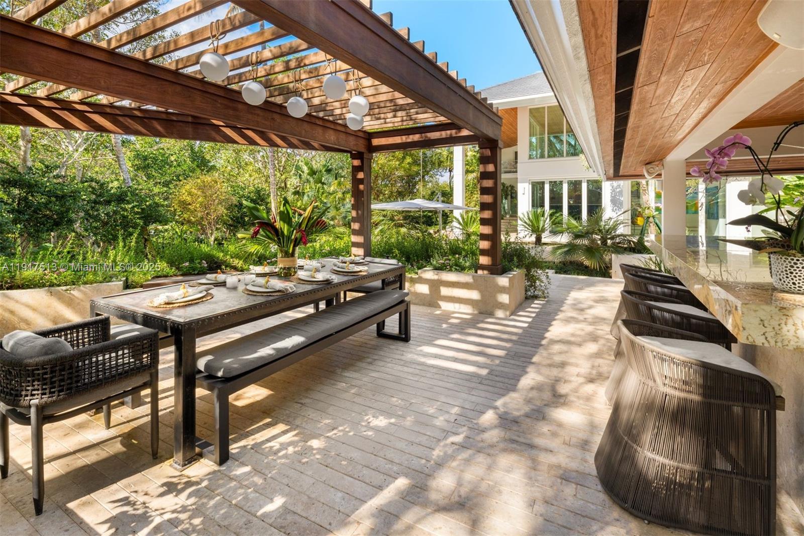 7150 W Lago Dr Coral Gables, FL 33143