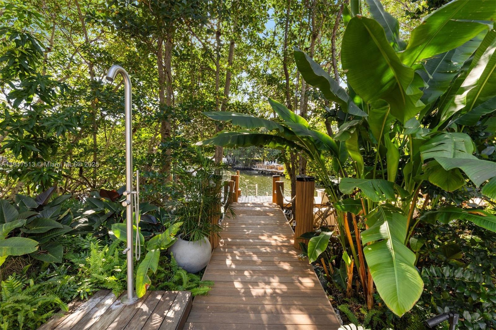 7150 W Lago Dr Coral Gables, FL 33143