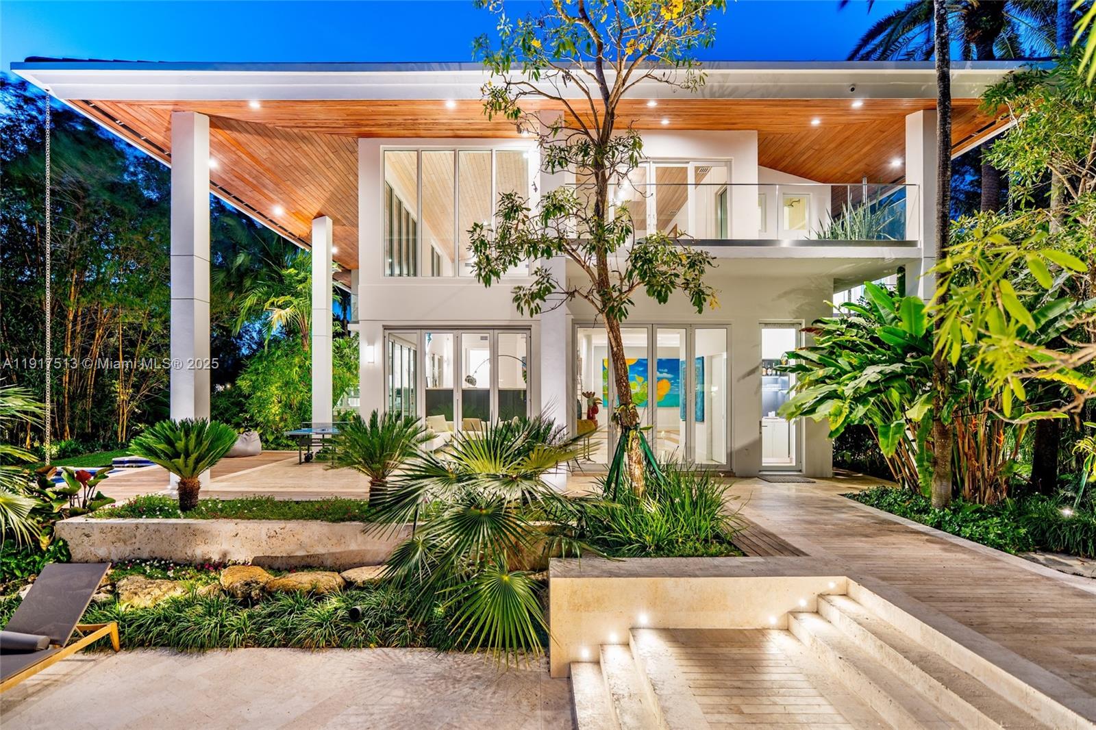 7150 W Lago Dr Coral Gables, FL 33143