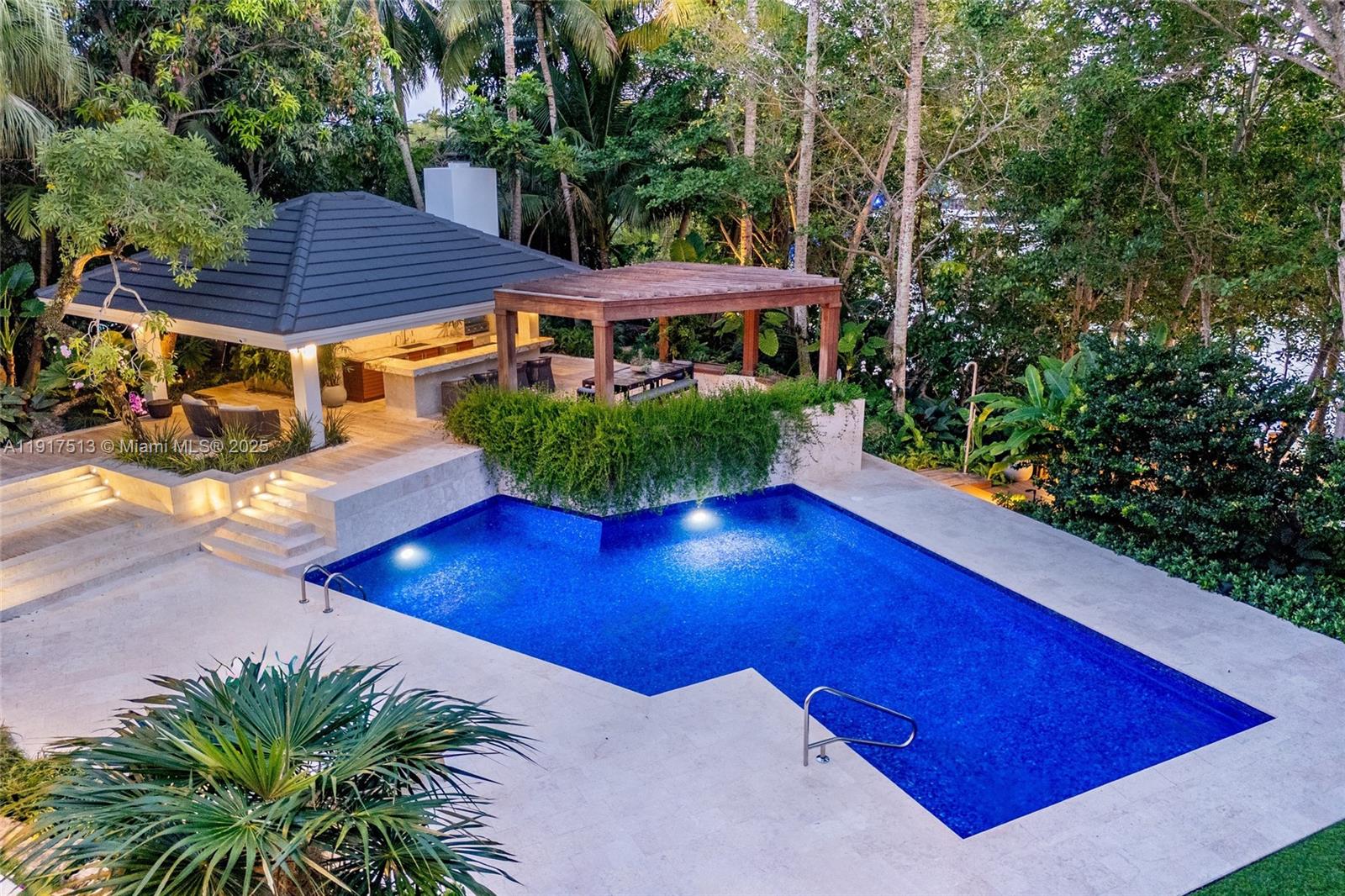 7150 W Lago Dr Coral Gables, FL 33143