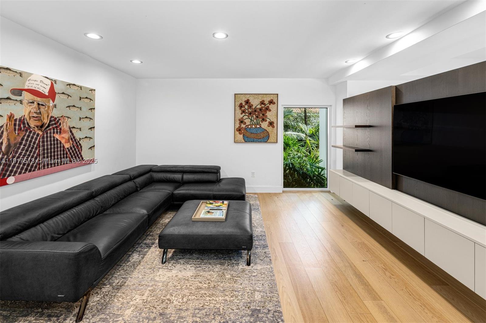 7150 W Lago Dr Coral Gables, FL 33143