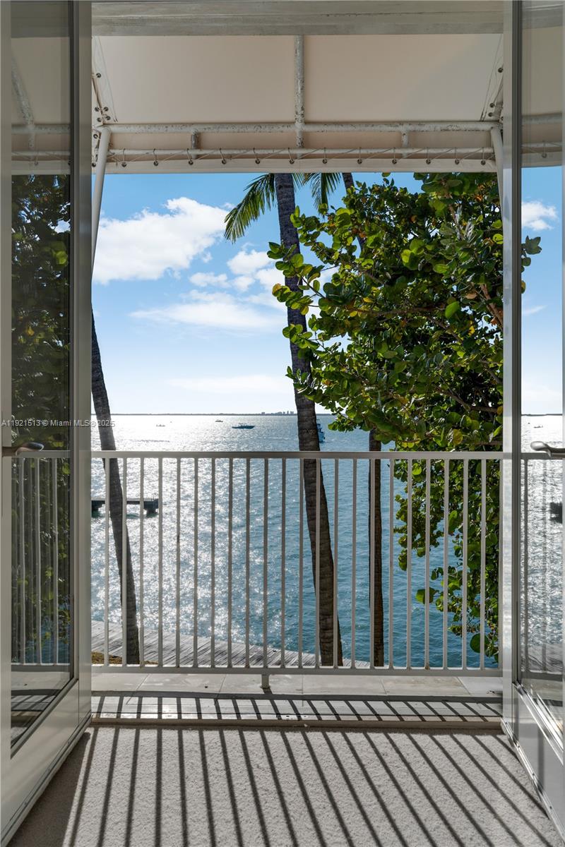 5 Harbor Pt Key Biscayne, FL 33149