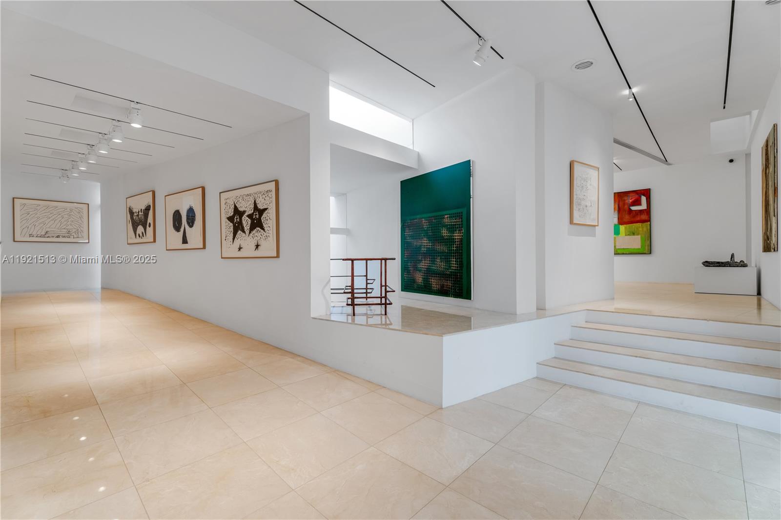 5 Harbor Pt Key Biscayne, FL 33149