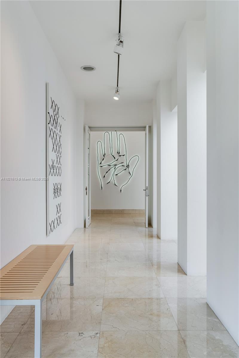 5 Harbor Pt Key Biscayne, FL 33149