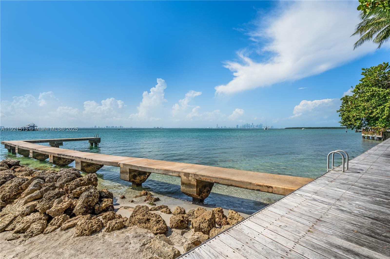 5 Harbor Pt Key Biscayne, FL 33149