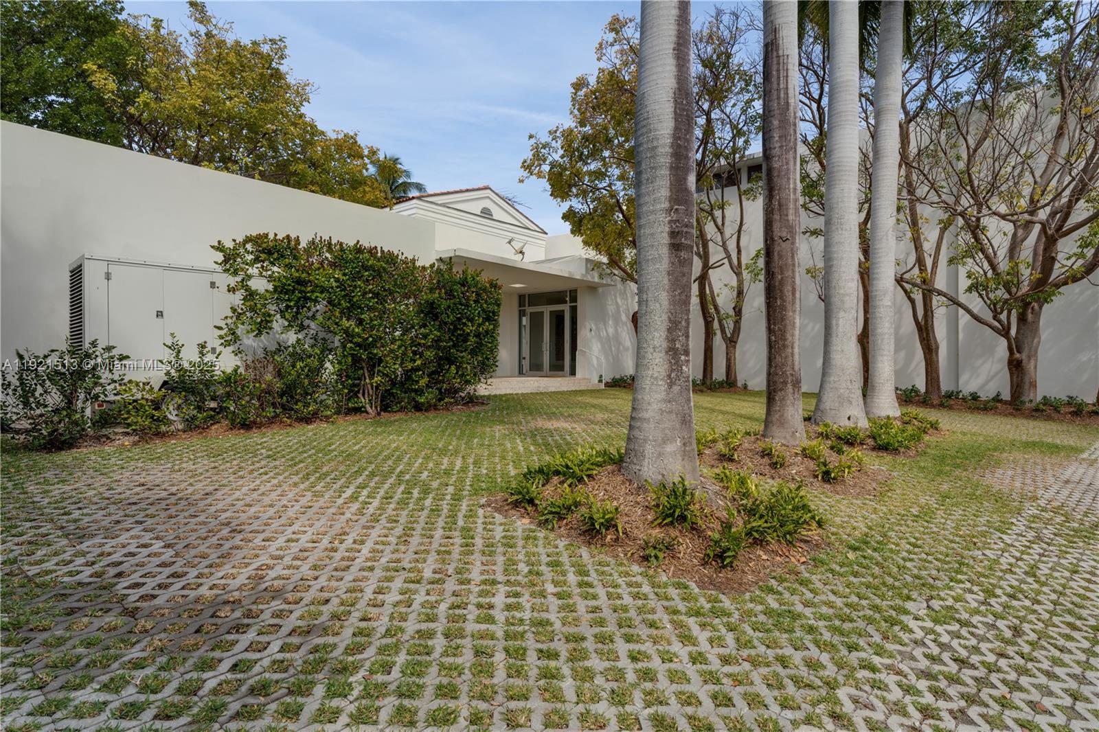 5 Harbor Pt Key Biscayne, FL 33149