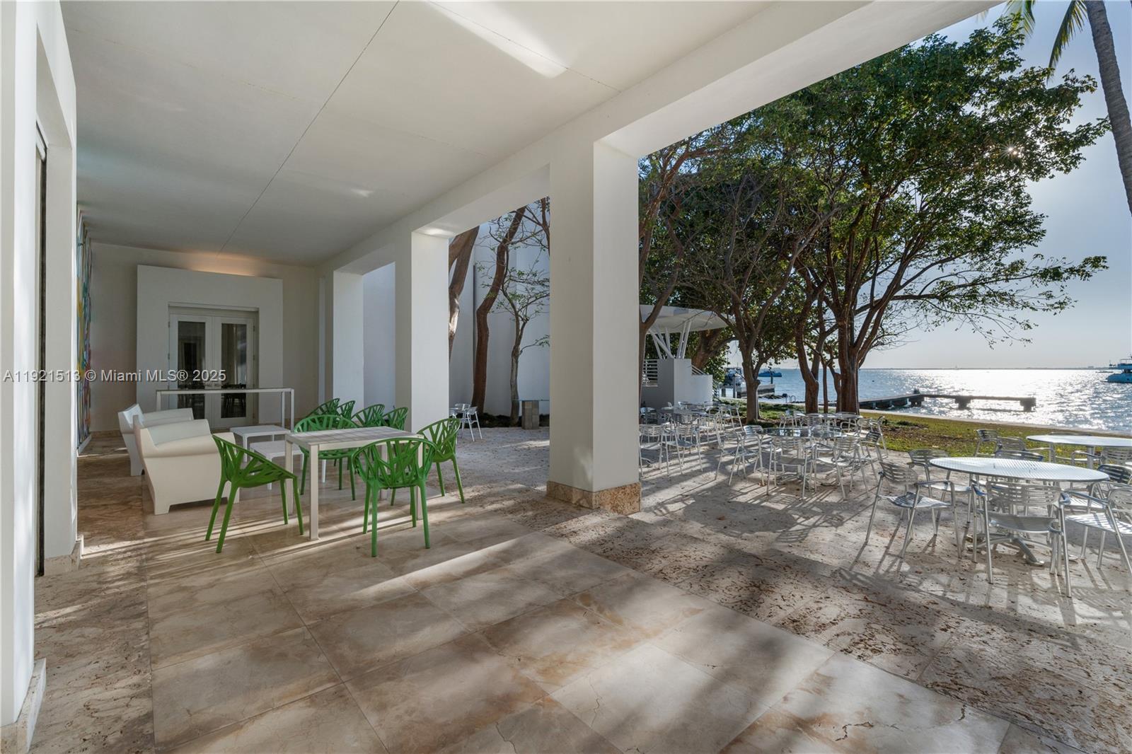 5 Harbor Pt Key Biscayne, FL 33149