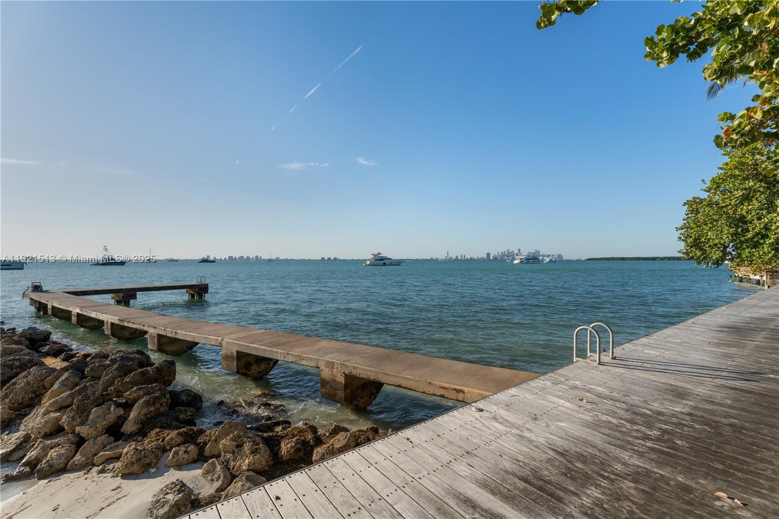 5 Harbor Pt Key Biscayne, FL 33149
