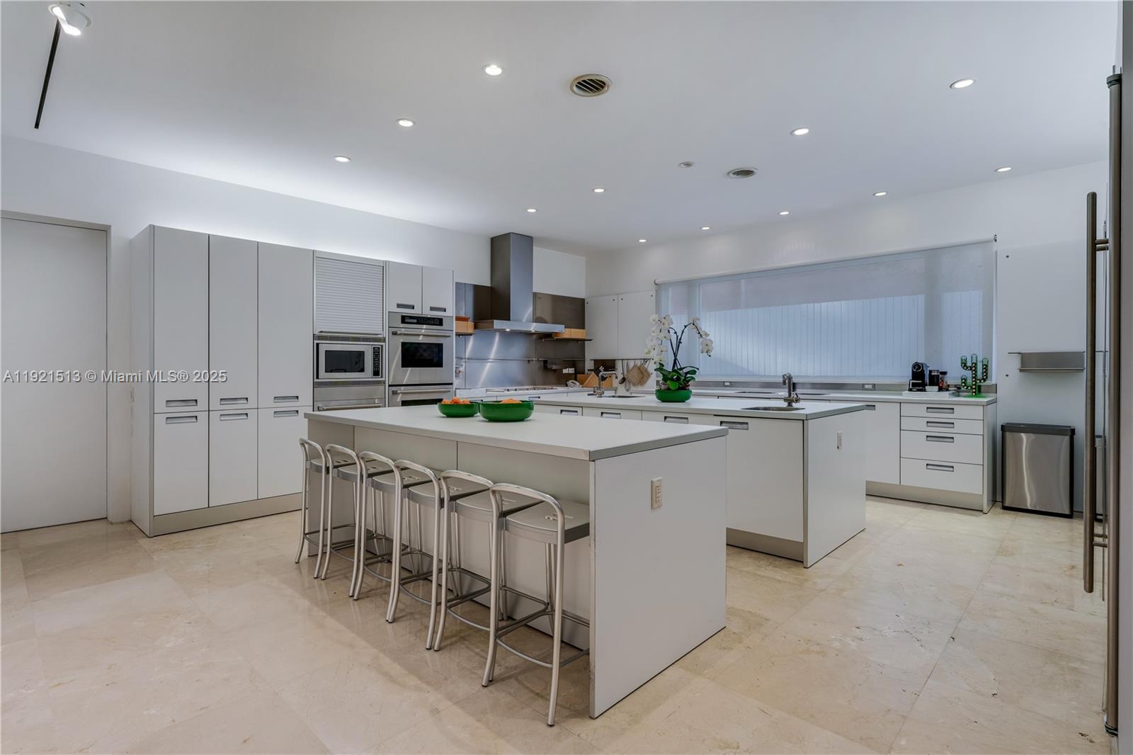 5 Harbor Pt Key Biscayne, FL 33149