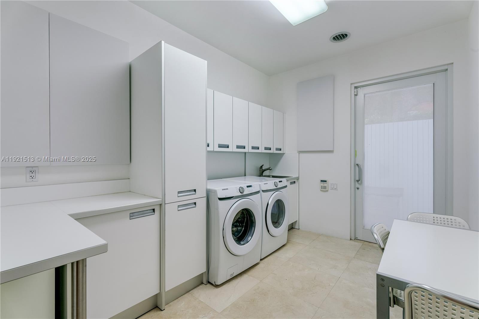 5 Harbor Pt Key Biscayne, FL 33149