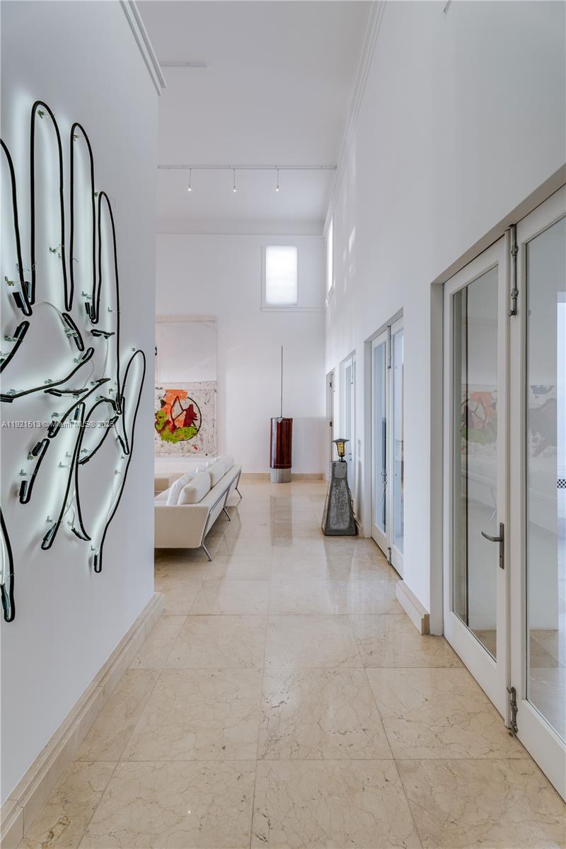 5 Harbor Pt Key Biscayne, FL 33149