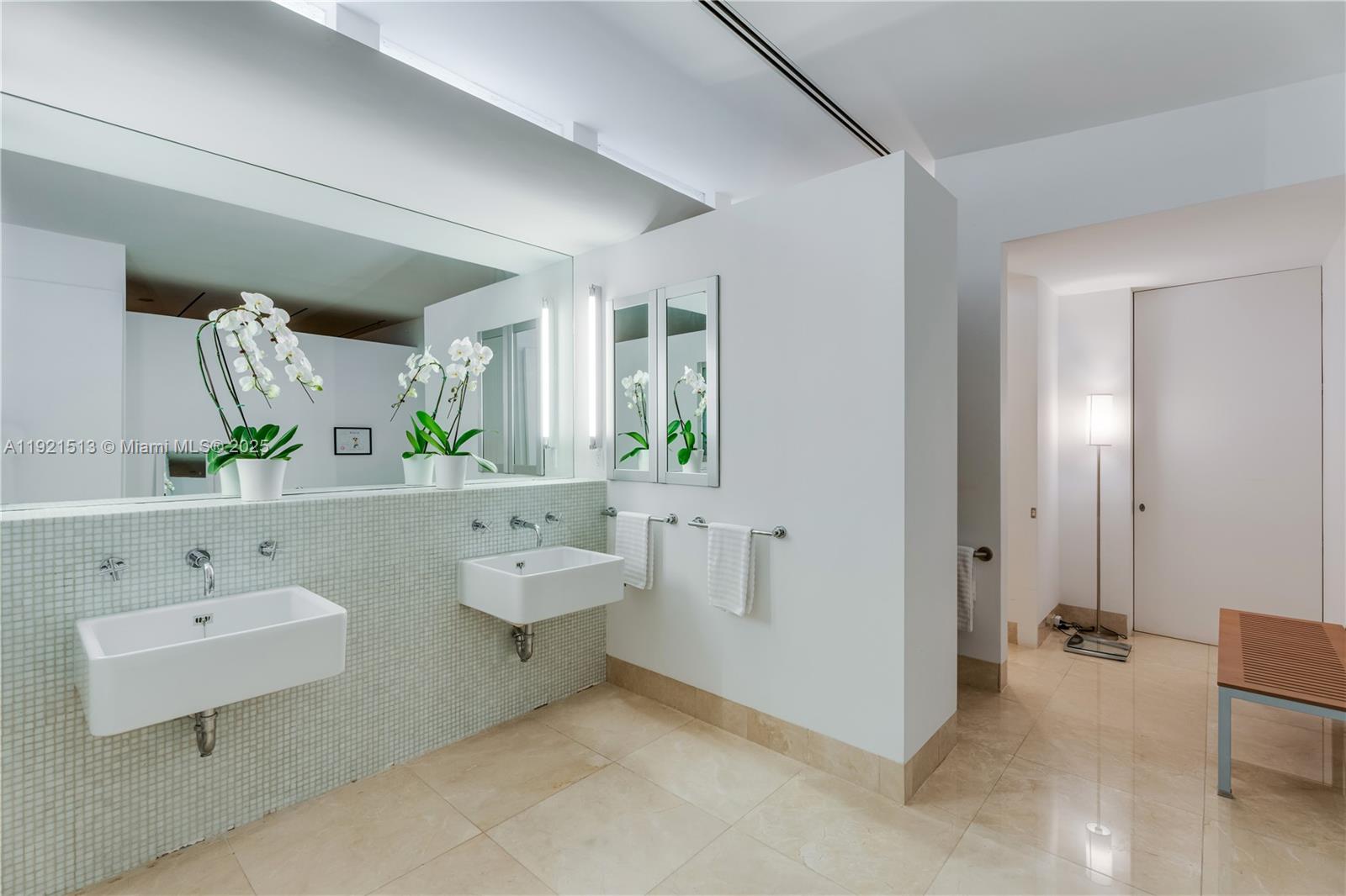 5 Harbor Pt Key Biscayne, FL 33149