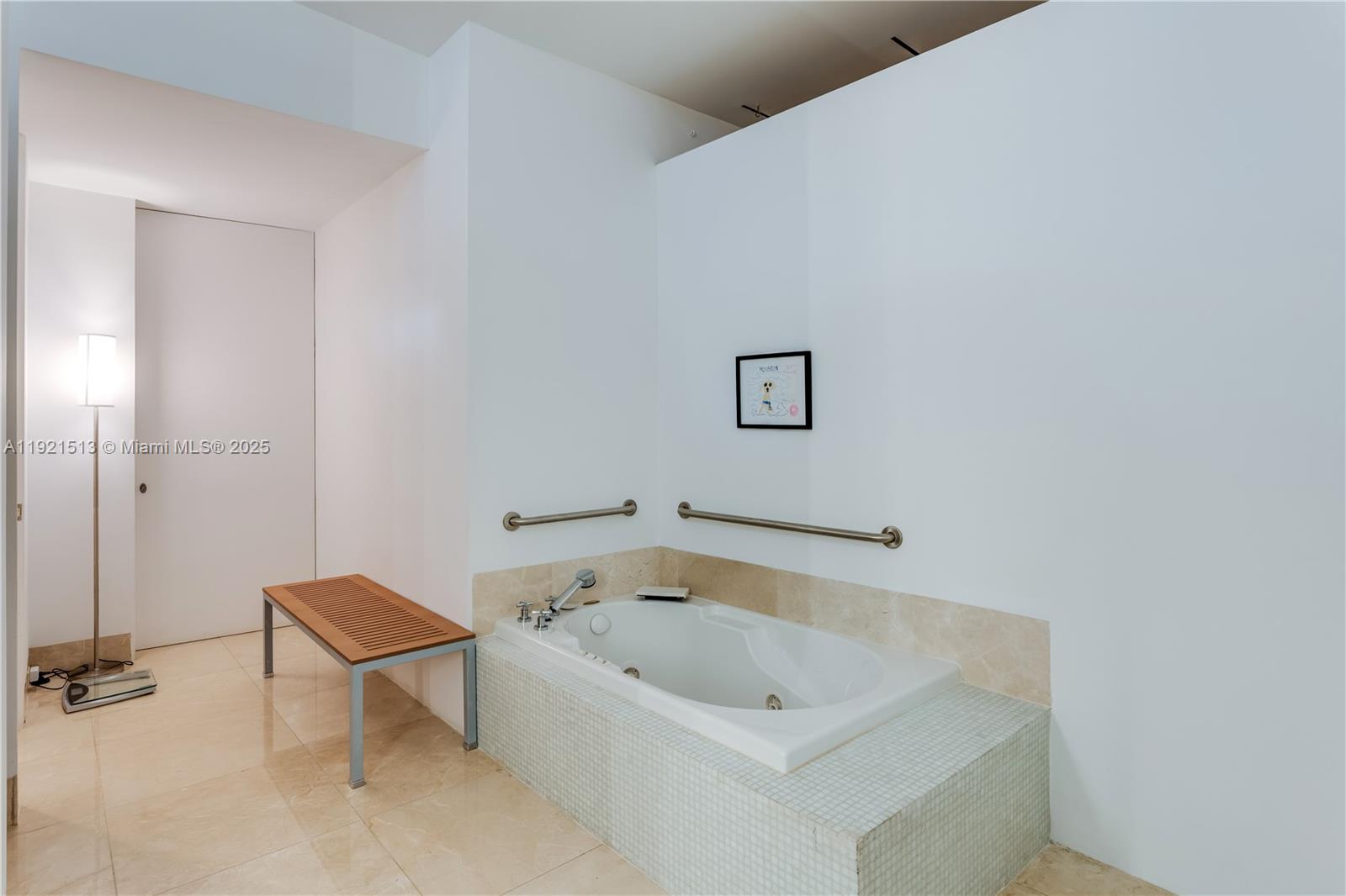 5 Harbor Pt Key Biscayne, FL 33149