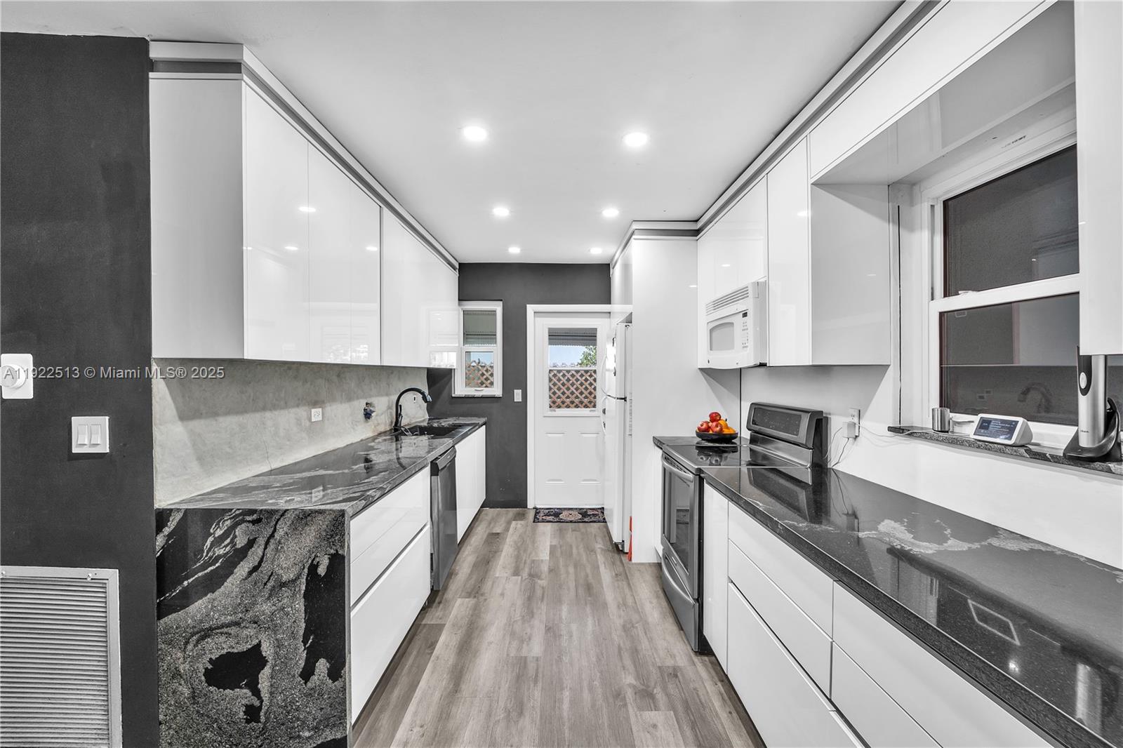 100 NW 123rd St North Miami, FL 33168