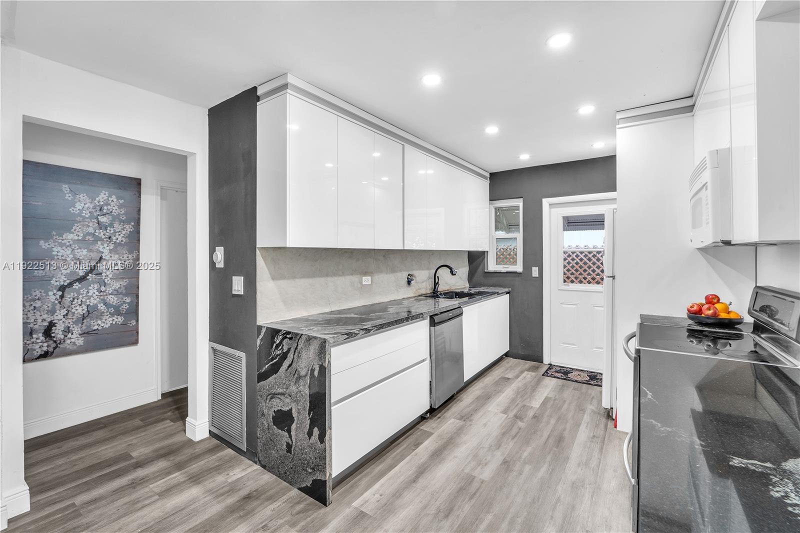 100 NW 123rd St North Miami, FL 33168