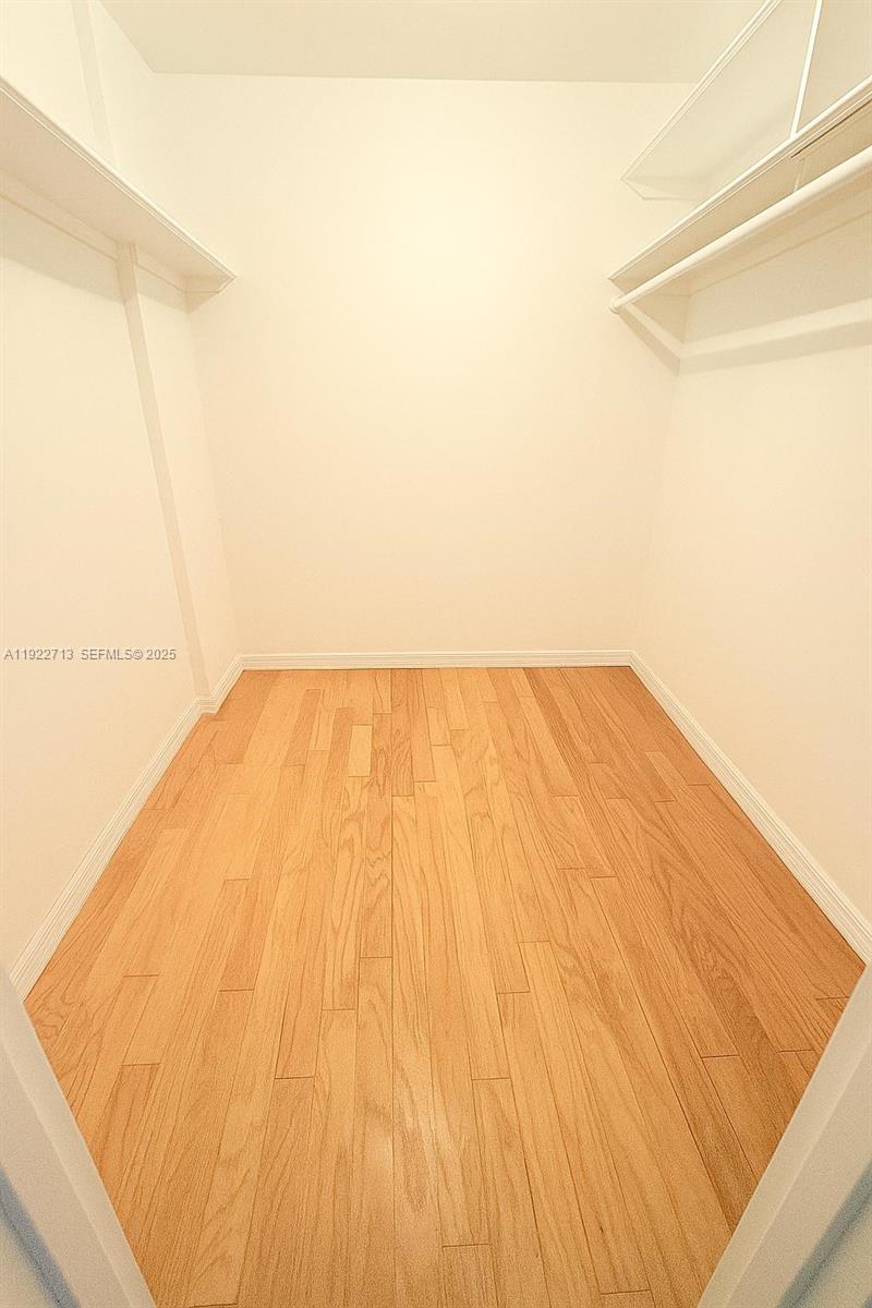 5255 Collins Ave #5D Miami Beach, FL 33140