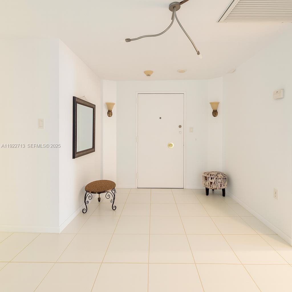 5255 Collins Ave #5D Miami Beach, FL 33140