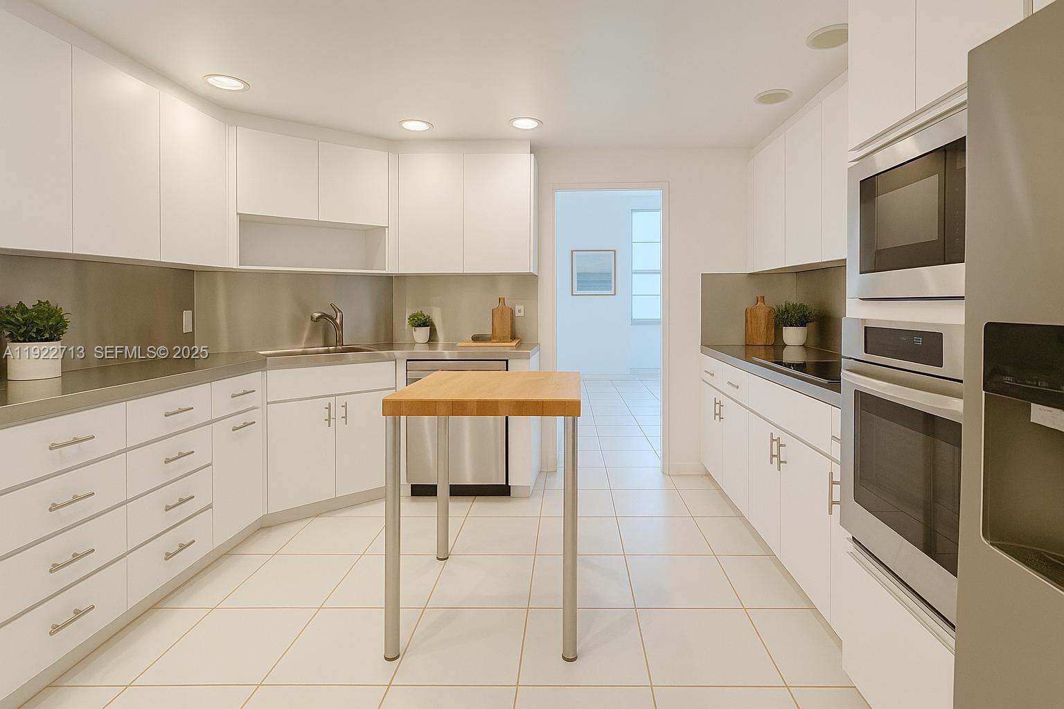 5255 Collins Ave #5D Miami Beach, FL 33140