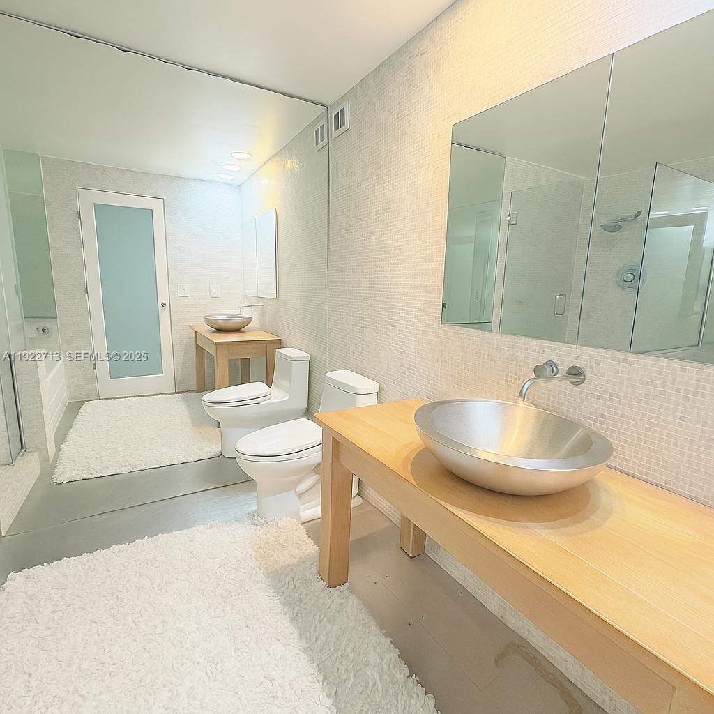 5255 Collins Ave #5D Miami Beach, FL 33140