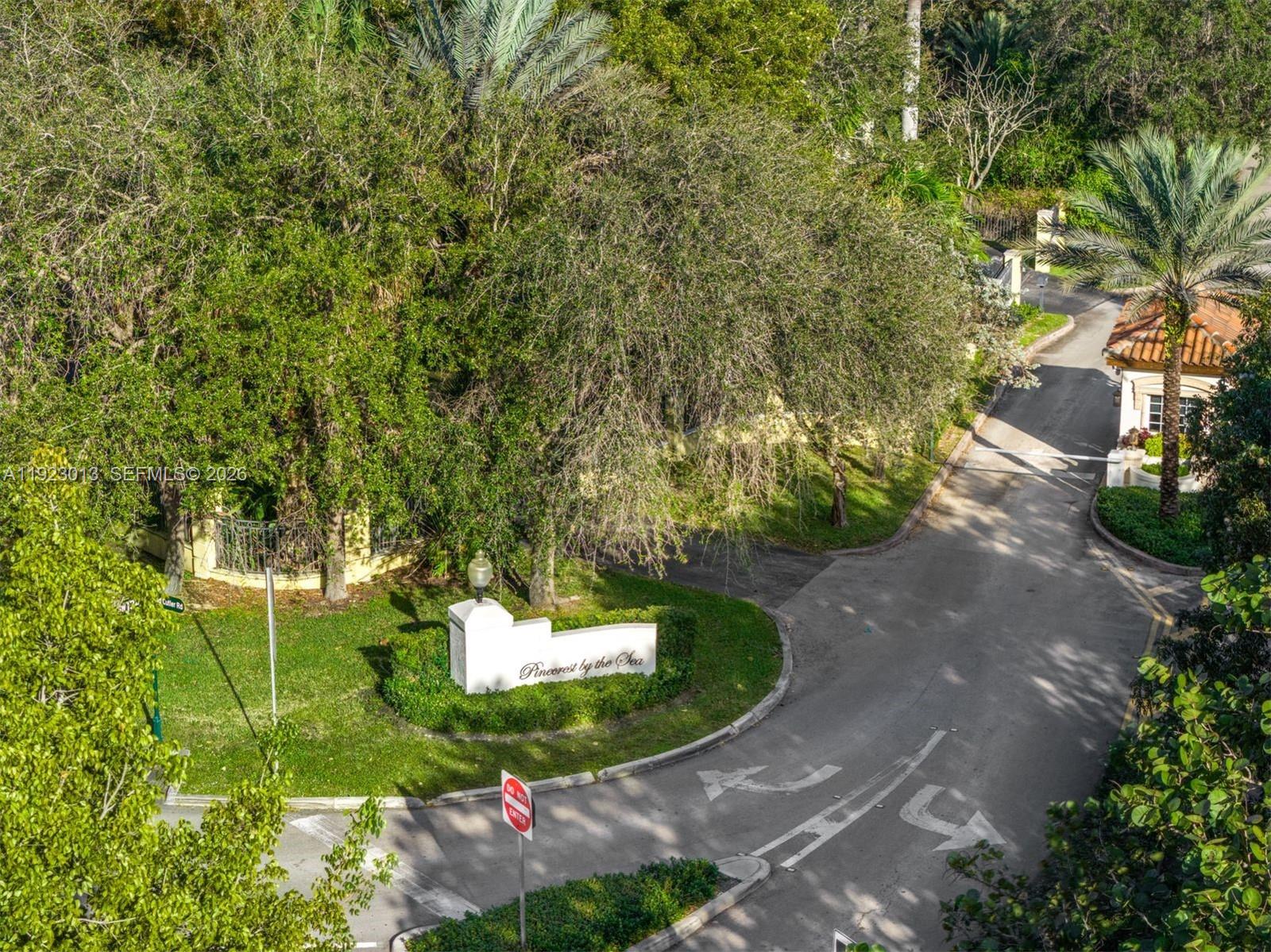 13502 SW 57th Ct Pinecrest, FL 33156