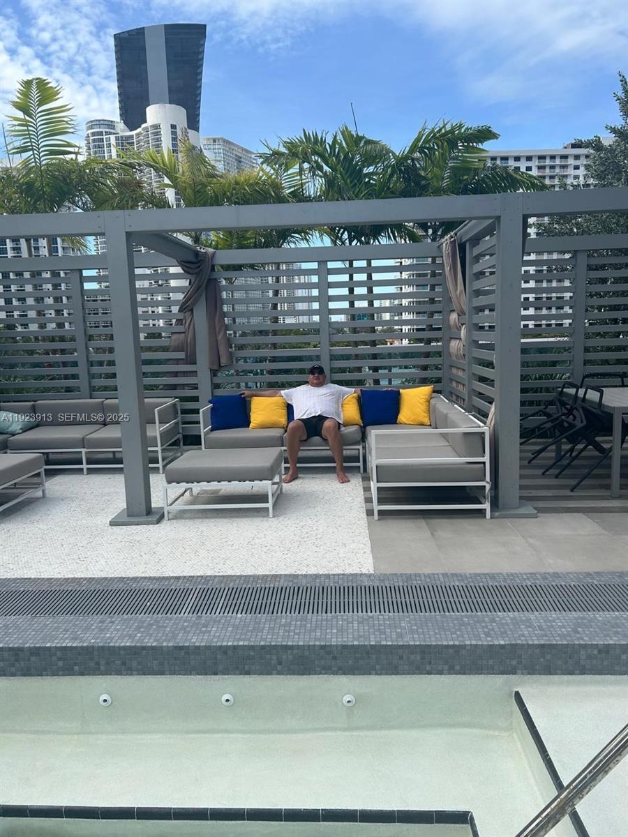 17550 Collins Ave #1204 Sunny Isles Beach, FL 33160