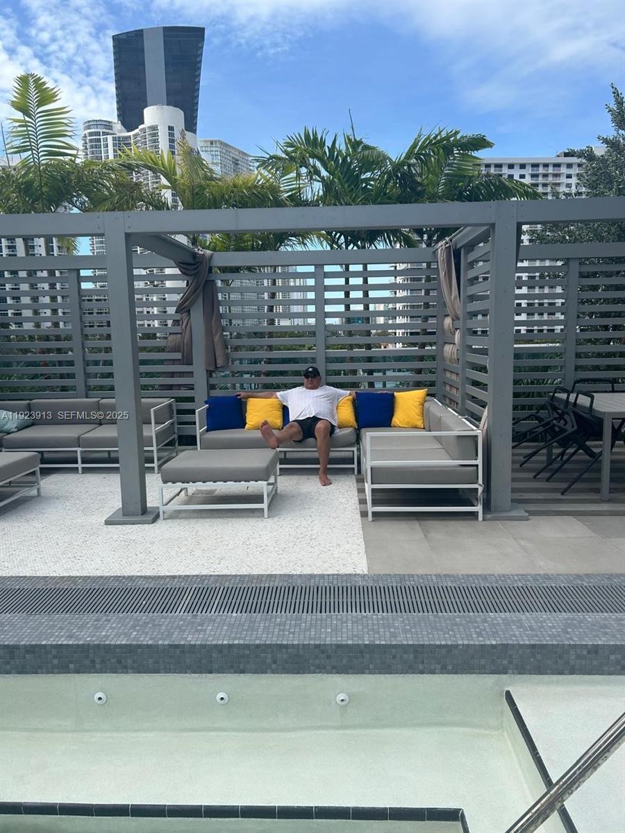 17550 Collins Ave #1204 Sunny Isles Beach, FL 33160