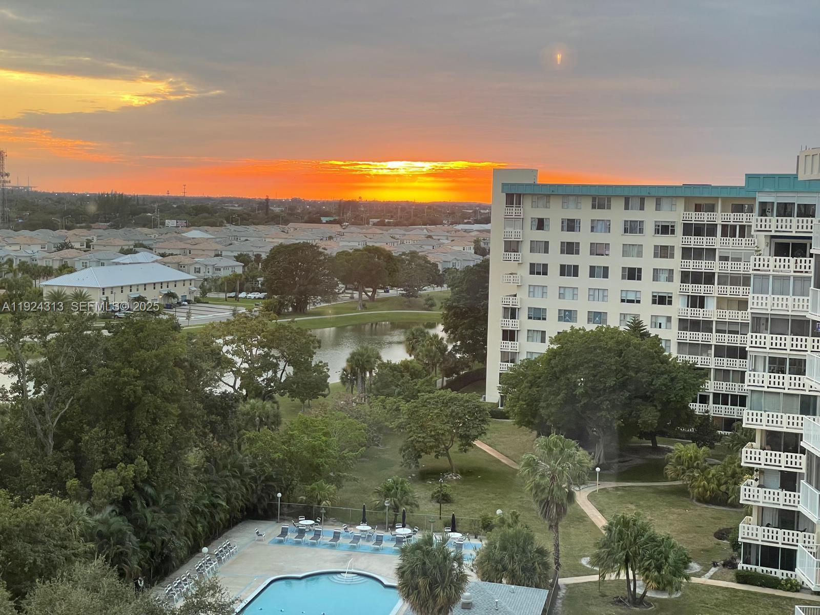 4200 Hillcrest Dr #1015