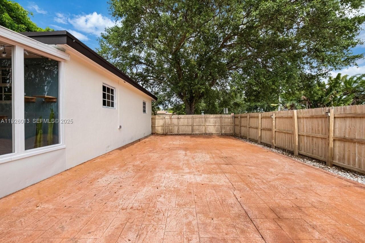 12995 NE 5th Ave North Miami, FL 33161