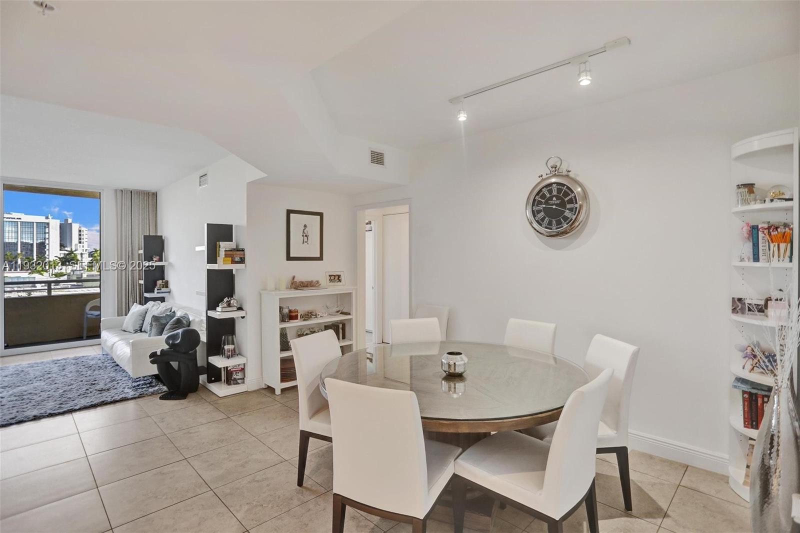 image The Venture at Aventura9