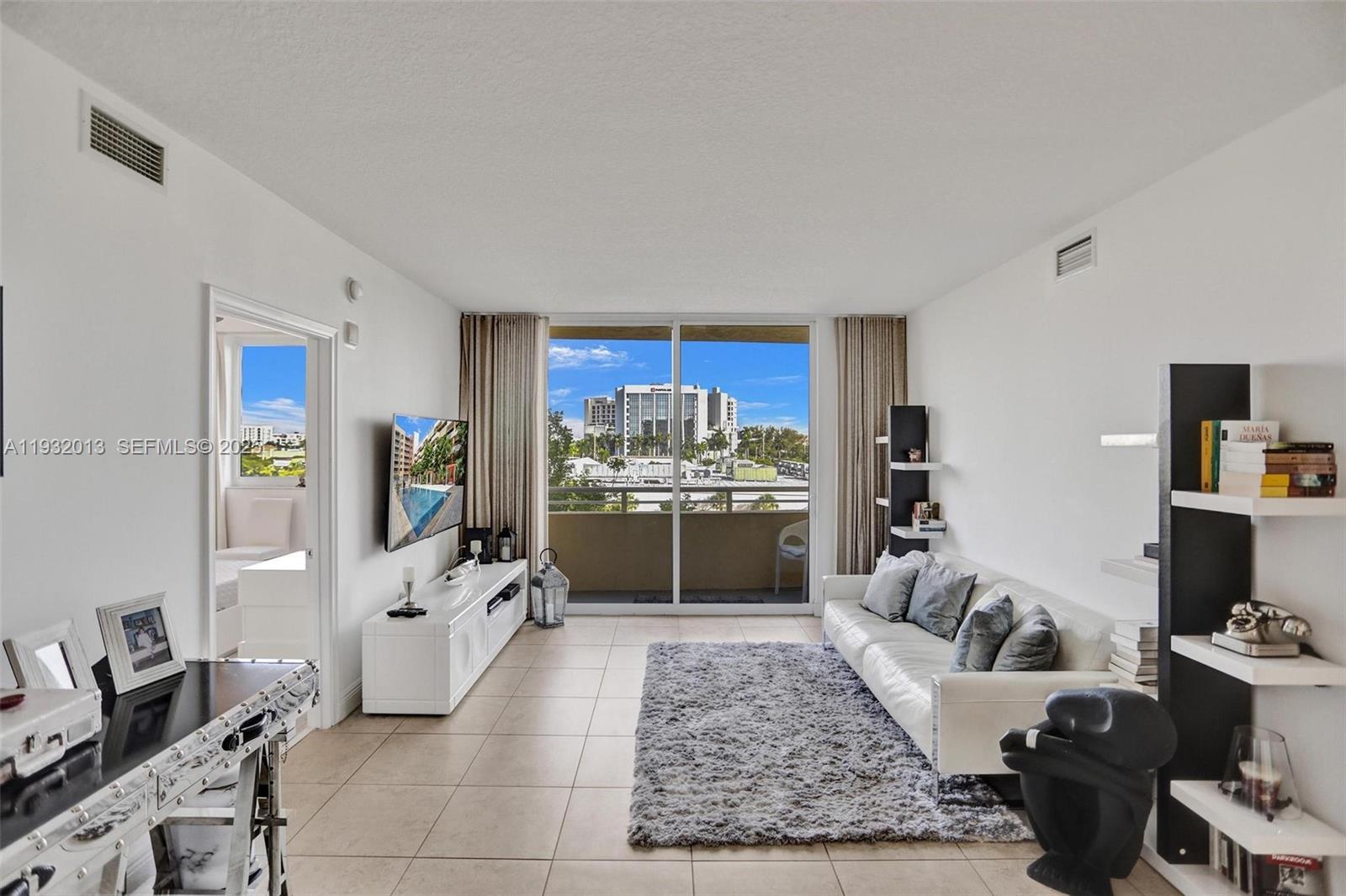 image The Venture at Aventura1