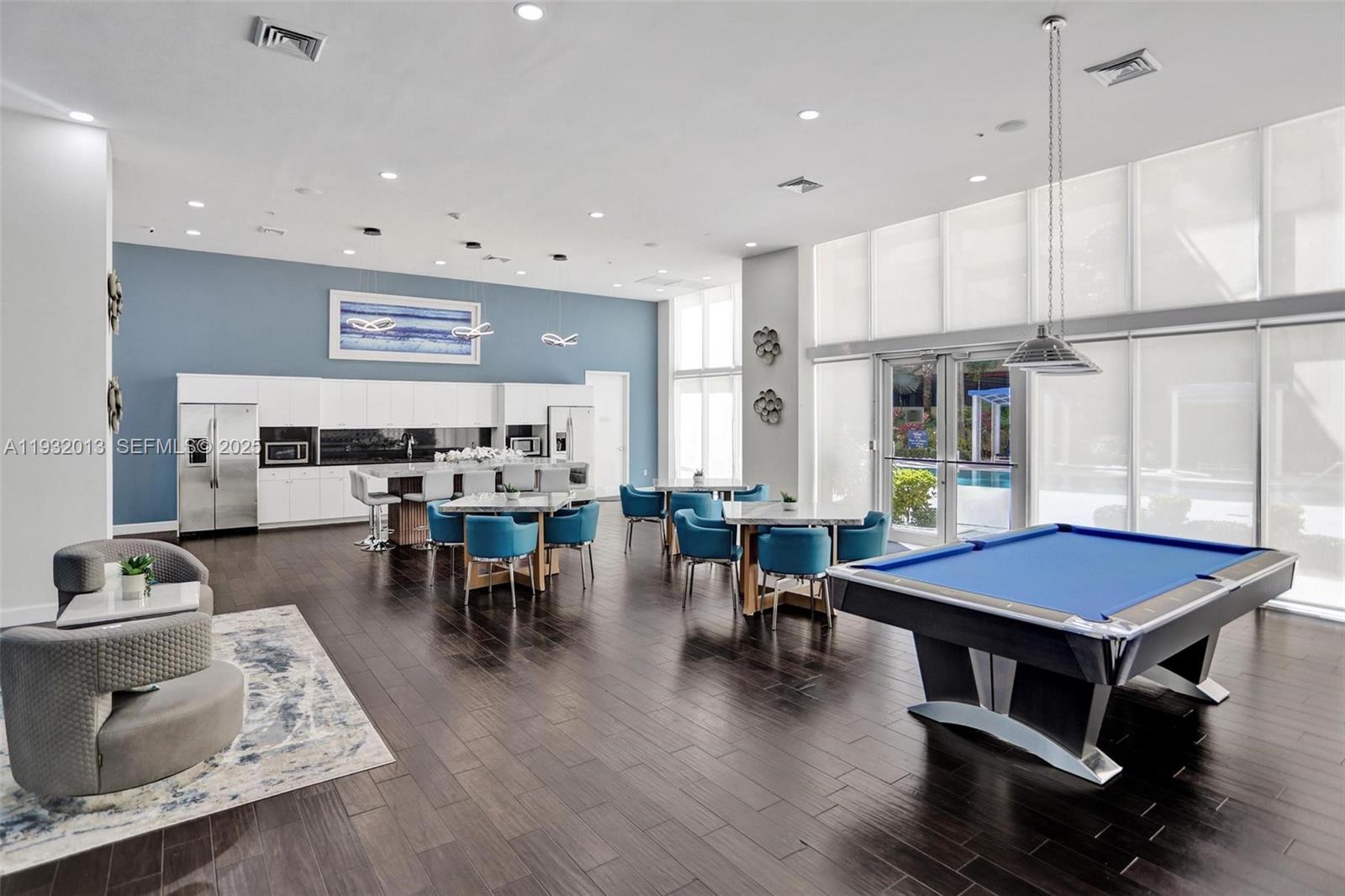 image The Venture at Aventura22