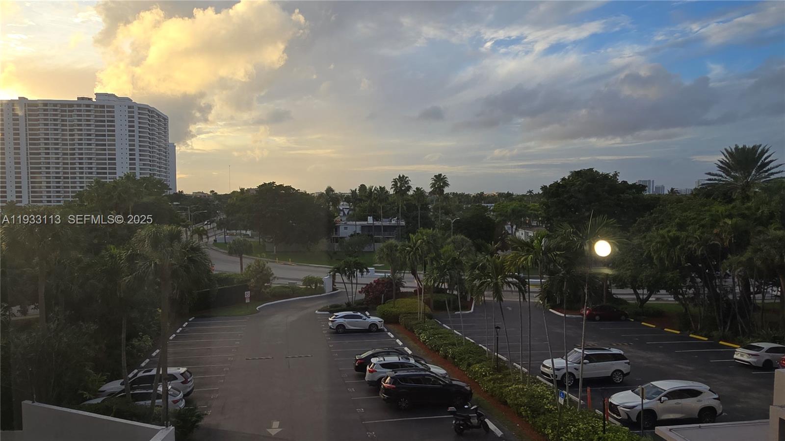 600 Parkview Dr #525 Hallandale Beach, FL 33009