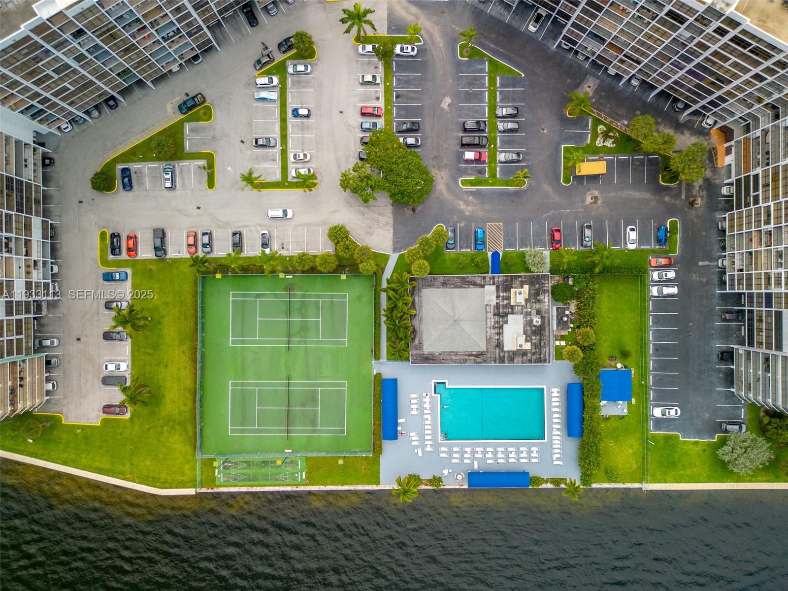 600 Parkview Dr #525 Hallandale Beach, FL 33009